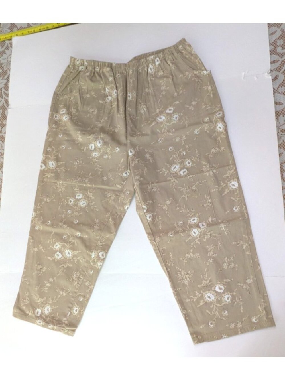 Denim & Co Capri Pants Womens Size 1X Tan Beige Floral Pull On Front Pockets